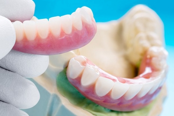 Răng giả tháo lắp nhựa dẻo