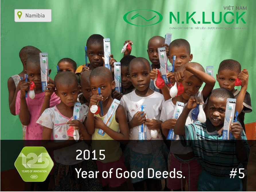 Hỗ trợ nha sĩ từ hiệp hội Afrodent ở Namibia.