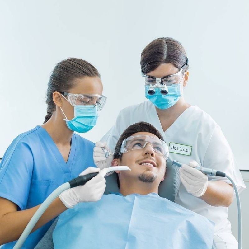 Làm sạch tay khoan, đảm bảo kiểm soát nhiễm khuẩn an toàn mùa dịch