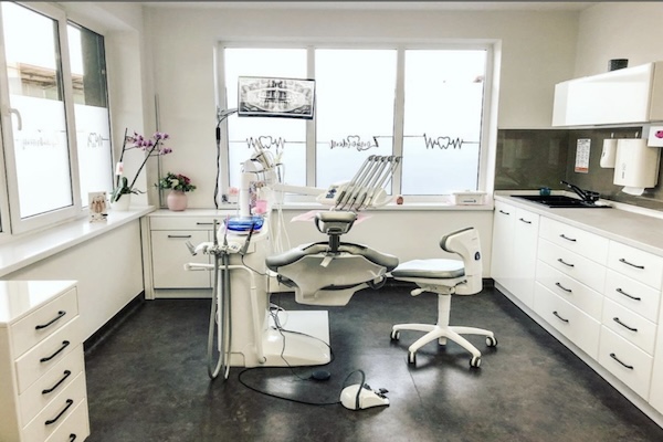 Đặt ghế ở nơi thoáng mát và đủ điều kiện ánh sáng