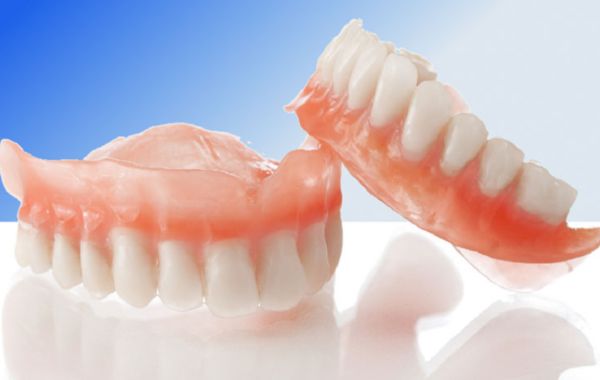 Răng tháo lắp cao cấp với răng được làm bằng sứ Răng tháo lắp cao cấp với răng được làm bằng sứ