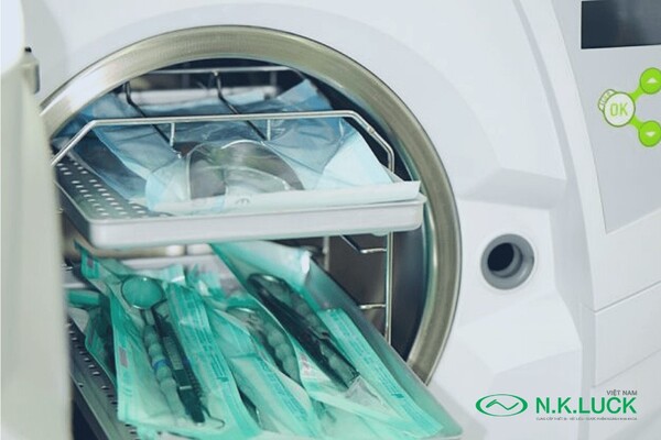 Đóng gói dụng cụ trước khi hấp Đóng gói dụng cụ trước khi hấp