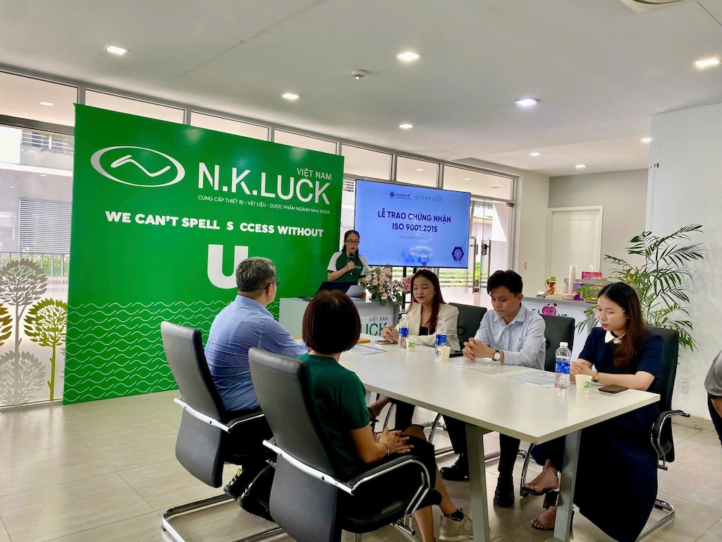 Buổi lễ trao nhận chứng nhận ISO 9001:2015 cho NK Luck Việt Nam