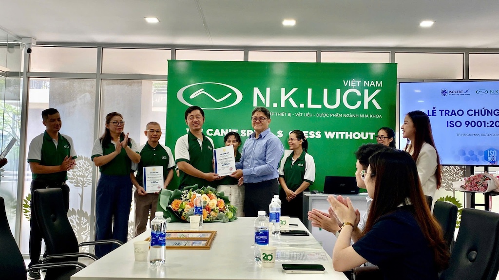 Buổi lễ trao nhận chứng nhận ISO 9001:2015 cho NK Luck Việt Nam