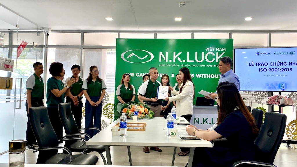 Buổi lễ trao nhận chứng nhận ISO 9001:2015 cho NK Luck Việt Nam
