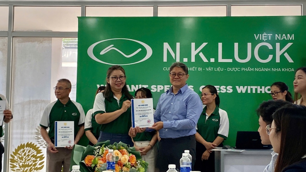 Buổi lễ trao nhận chứng nhận ISO 9001:2015 cho NK Luck Việt Nam