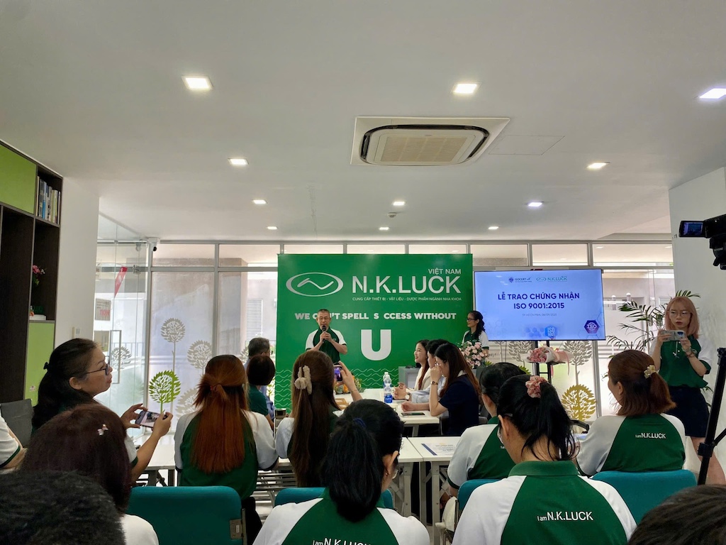 Buổi lễ trao nhận chứng nhận ISO 9001:2015 cho NK Luck Việt Nam
