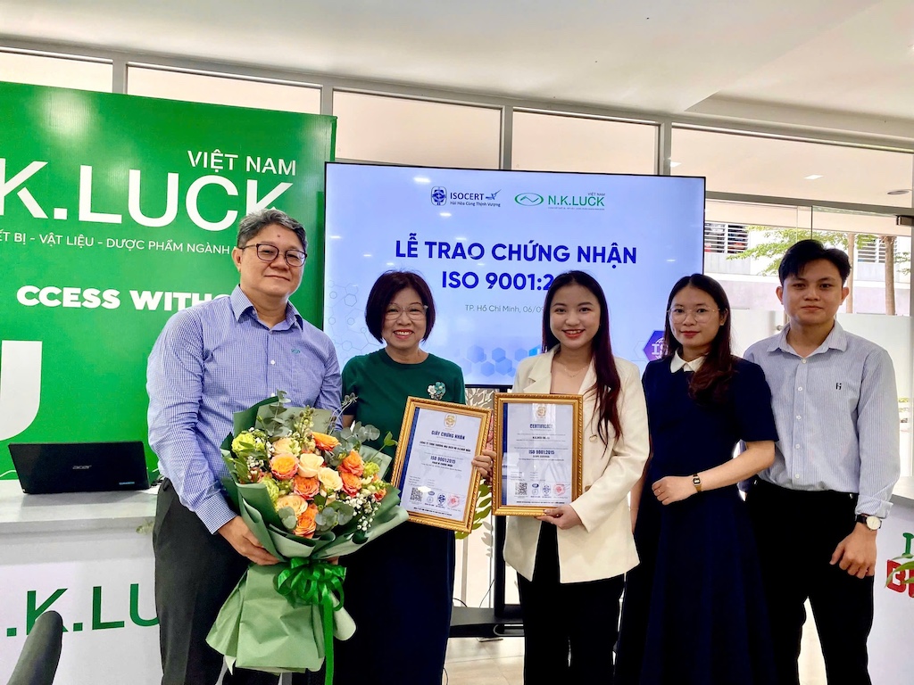 Buổi lễ trao nhận chứng nhận ISO 9001:2015 cho NK Luck Việt Nam